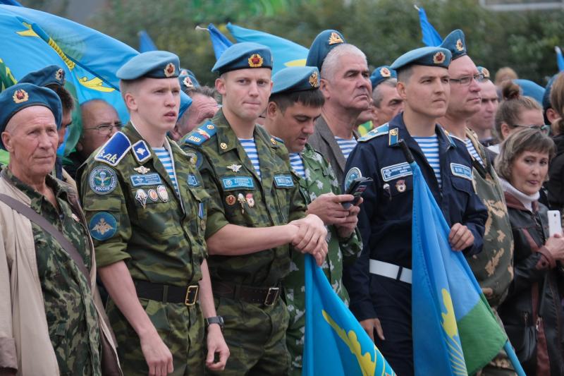 В Екатеринбурге отмечают День Воздушно-десантных войск