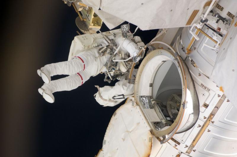 Роскосмос обнародовал зарплаты космонавтов