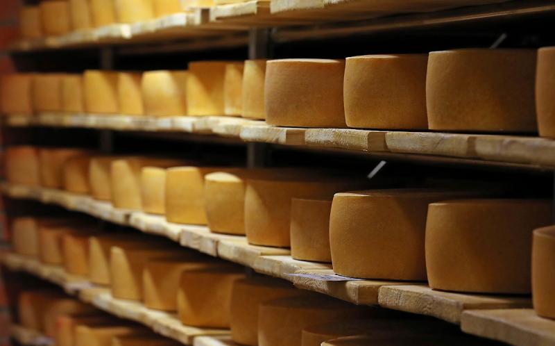Стали известны самые вредные сорта сыра