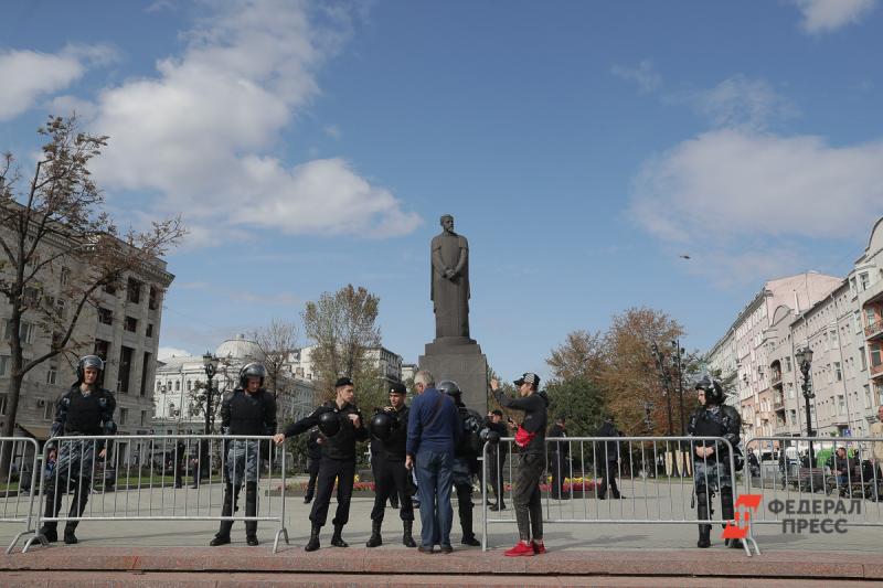 Горчаков призвал организаторов протестных акций в Москве действовать в правовом поле