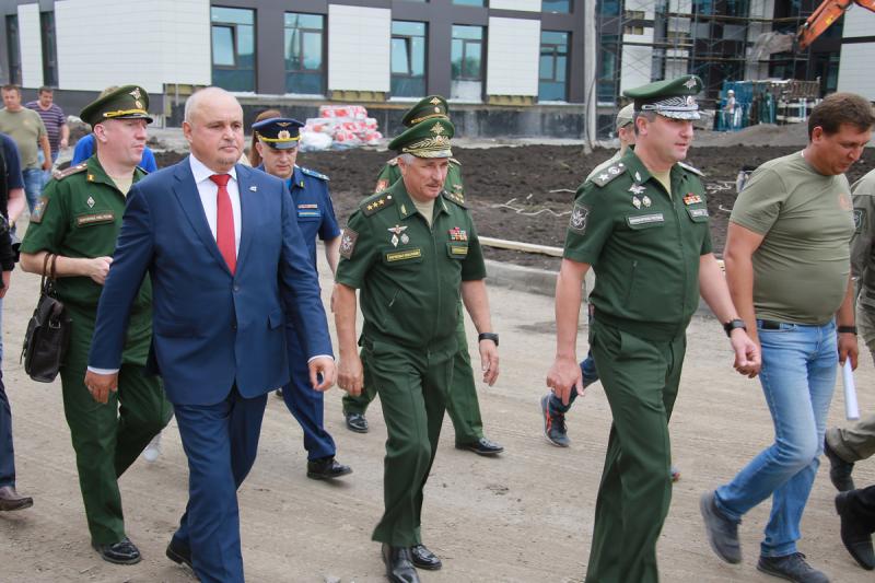 Заместитель министра обороны РФ провел инспекцию строительства президентского кадетского училища