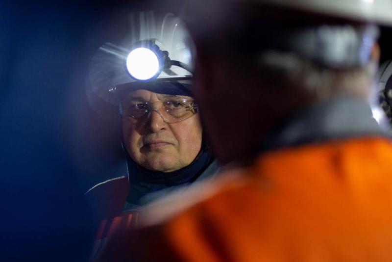 По словам губернатора Сергея Цивилева шахтерам предложат вакансии на других предприятиях угольной отрасли