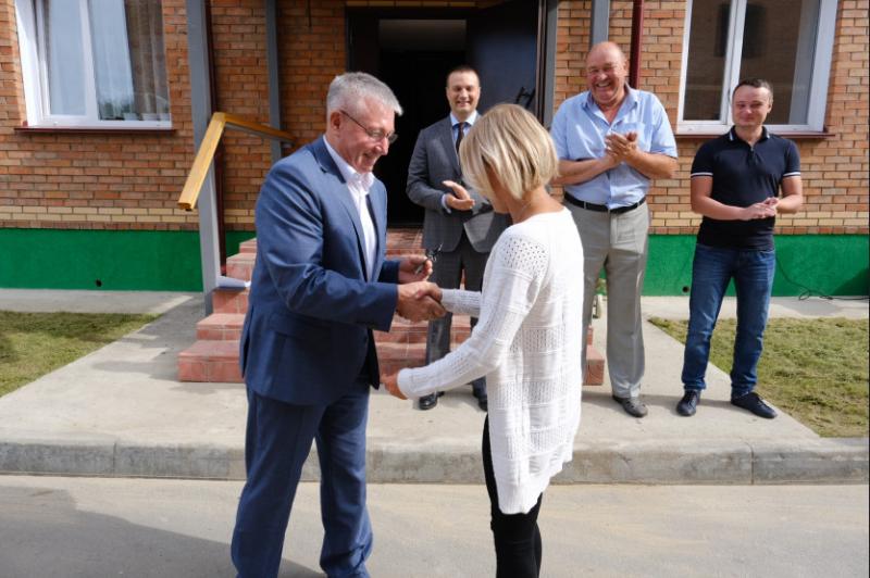Жители Маслянинского района получили ключи от 18 новых квартир в рамках национального проекта «Жилье и городская среда»