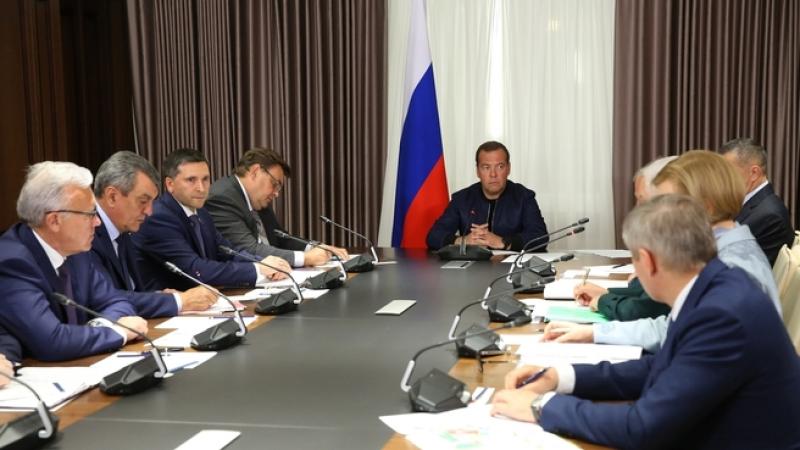 Дмитрий Медведев провел совещания по ситуации с лесными пожарами