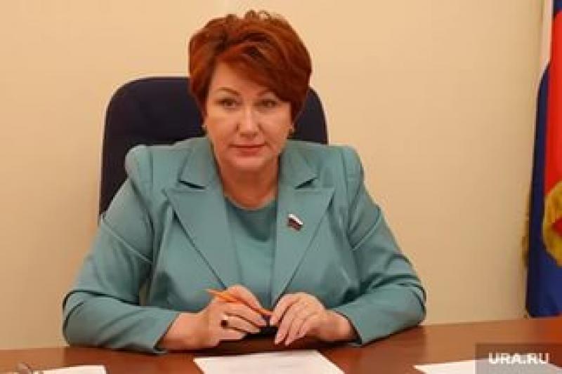 Перминова с 26 сентября 2014 года представляет губернатора Курганской области в Совфеде