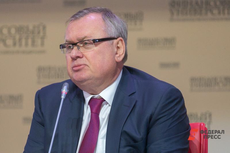 Глава ВТБ призвал освободить от налогов бедных россиян