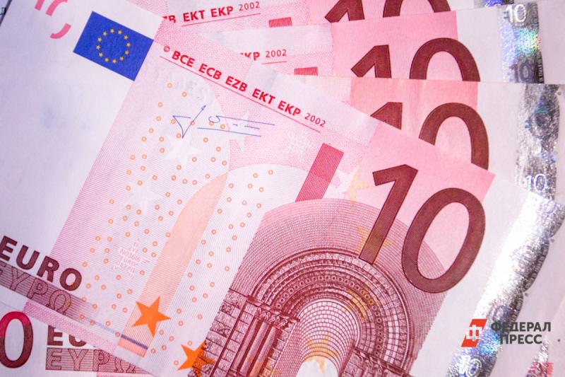 Центробанк предупредил о потерях банков от вкладов в евро