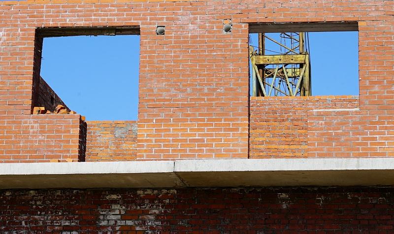 Недостроенное здание разберут по кирпичику в Хабаровске