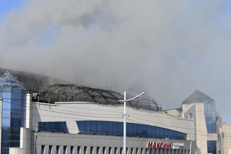 Арендаторов владивостокского ТЦ «Максим» срочно эвакуировали из-за дыма