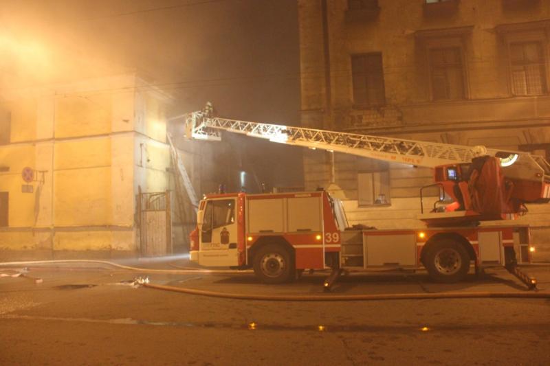 В Пензе сотрудники Росгвардии спасли людей из горящего дома