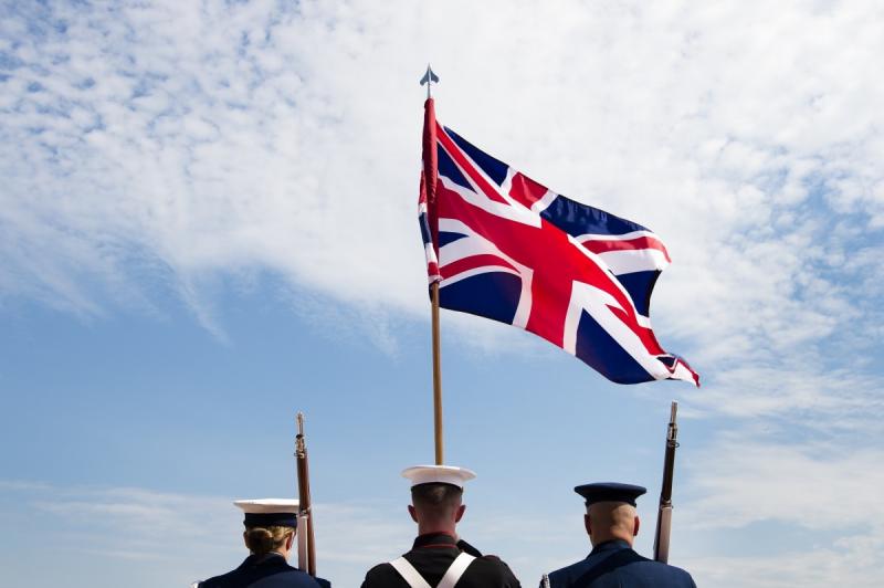Британский флаг и солдаты