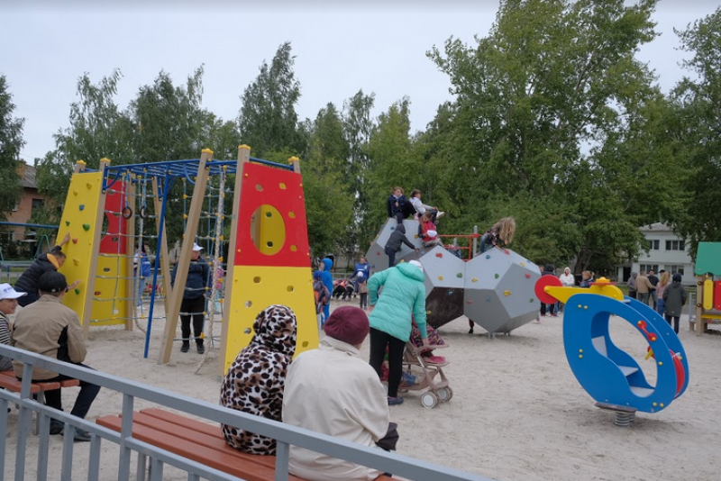 Открытие детской площадки в Сухом Логу