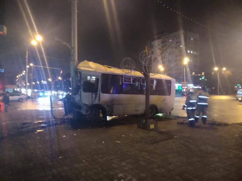В ДТП с участием автобуса в Уфе пострадали десять человек