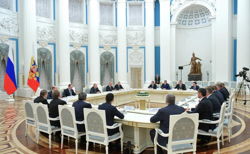 Путин провел встречу губернаторами