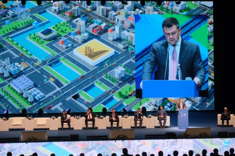 В Екатеринбурге обсуждают дорожный нацпроект на 111 миллиардов