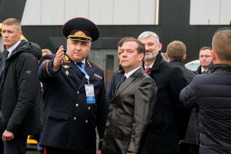 Медведев: три региона срывают нацпроект по ремонту дорог