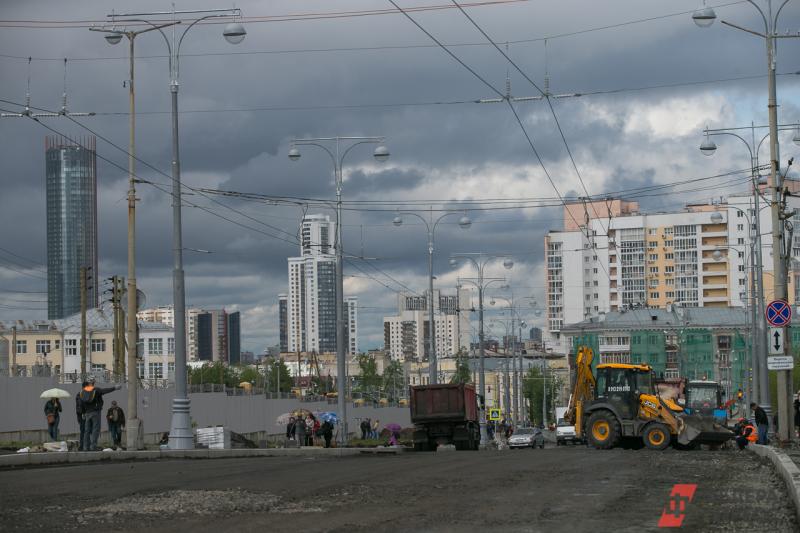 В этом году в Екатеринбурге отремонтировали дороги на полтора миллиарда