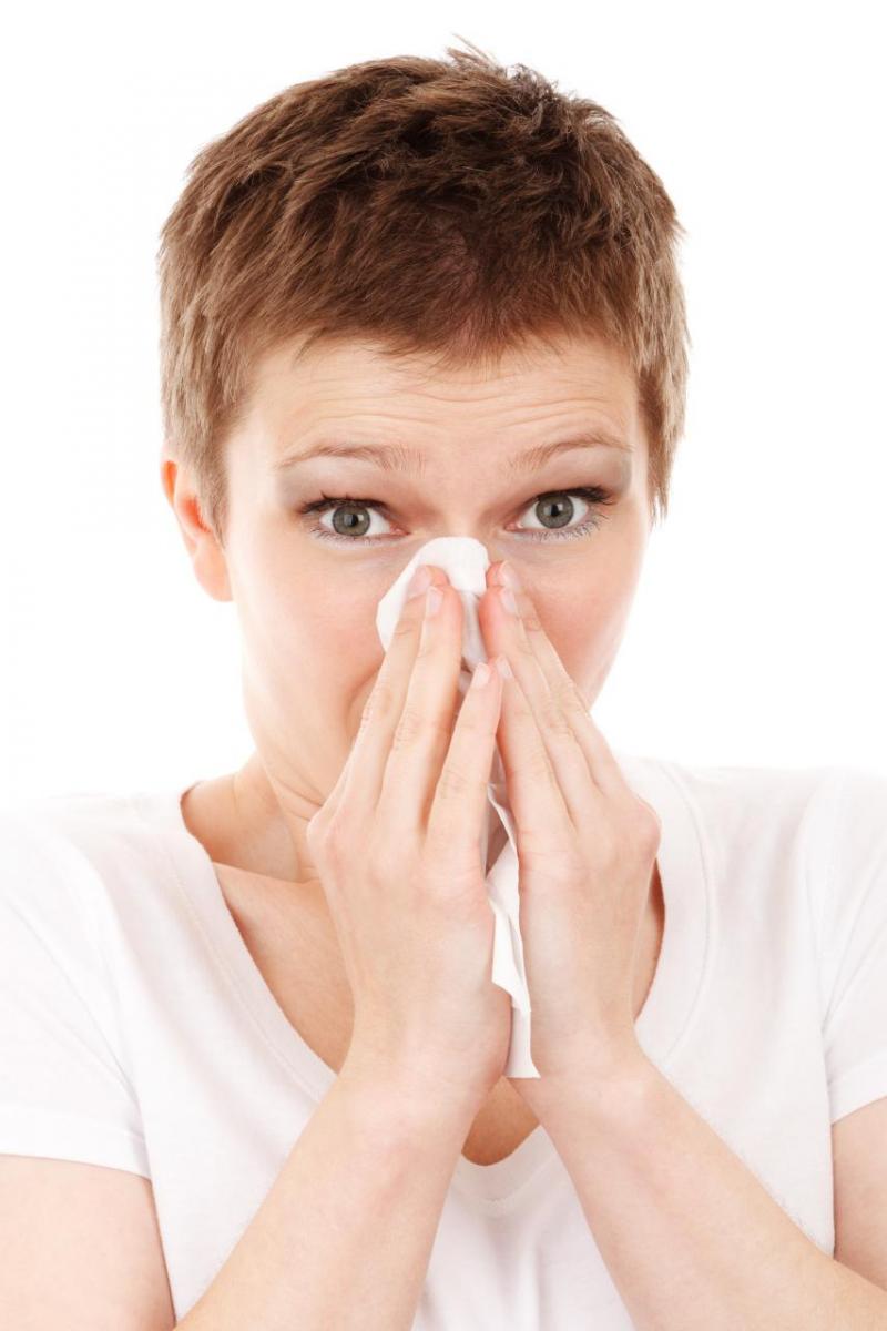 Стали известны привычки, повышающие риск заразиться простудой