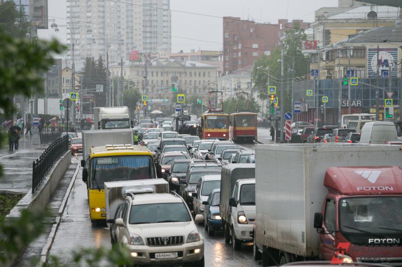 Из-за снега и ремонта дорог Владивосток охватили пробки