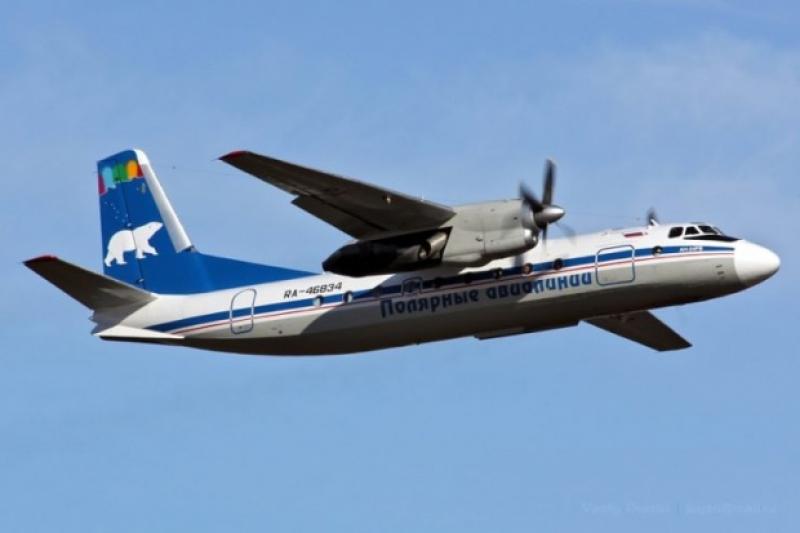 В Якутии пассажирский самолет срочно приземлился из-за проблем с двигателем