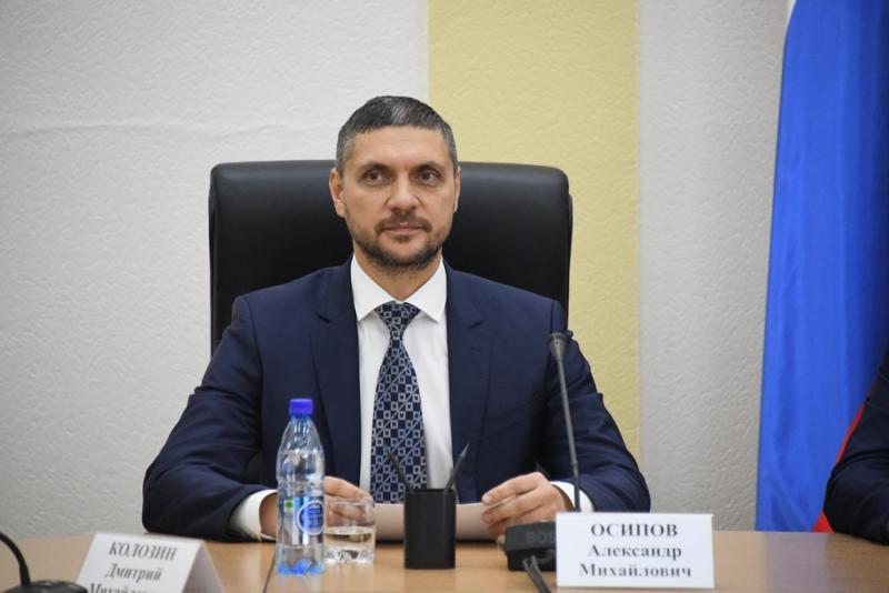 Слухачи уверяли, что новый закон – «благодарность» нового губернатора Александра Осипова за поддержку на выборах.