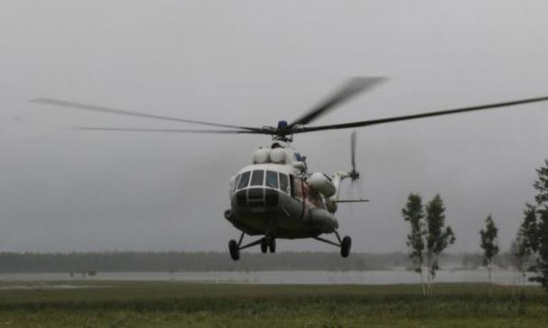 Вертолет рухнул в море, пять из тринадцати пассажиров погибли.