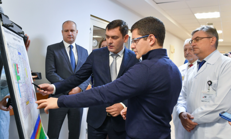 митрий Артюхова обсудил с главой учреждения дальнейшие действия по улучшению качества медицинской помощи в регионе