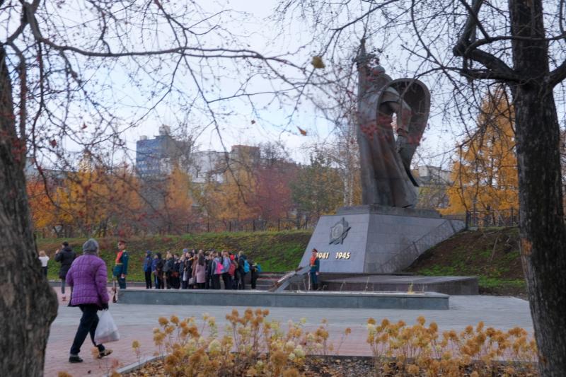 В Екатеринбурге открыли отреставрированную площадь Обороны
