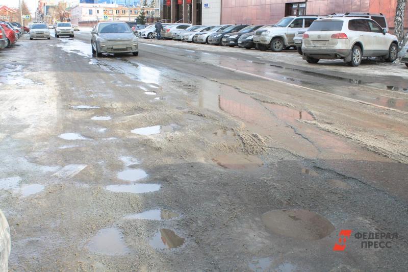 Глава Екатеринбурга Александр Высокинский объяснил, откуда в городе берется грязь на дорогах.