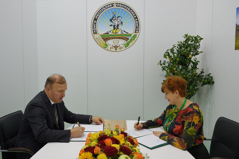 Глава Адыгеи подписал с инвестором соглашение о создании кластера в сфере молочного козоводства