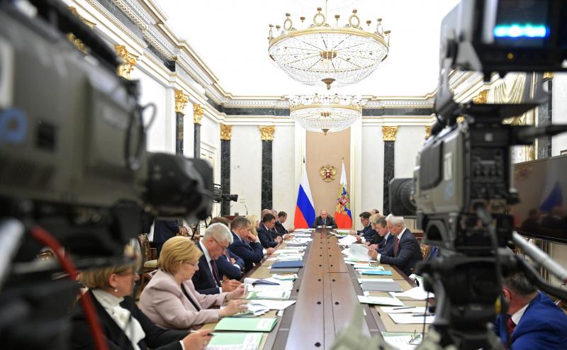 Путин провел совещание с членами правительства