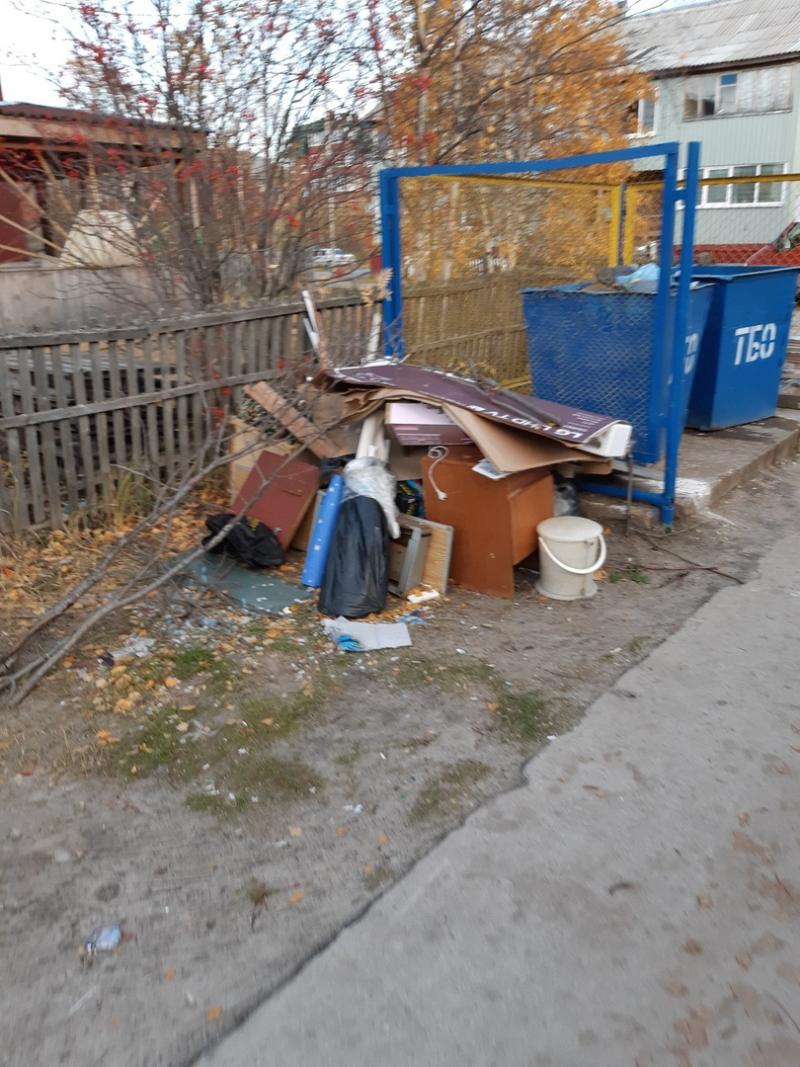 Пользователи социальной сети ВКонтакте сообщили о кучах мусора на нескольких улицах города