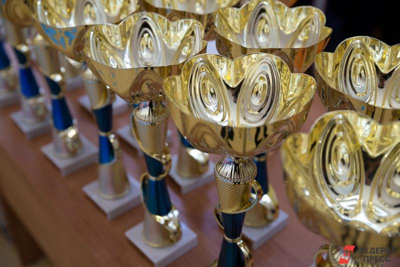 Лучшие спортсмены получили кубки Международного турнира по вольной борьбе