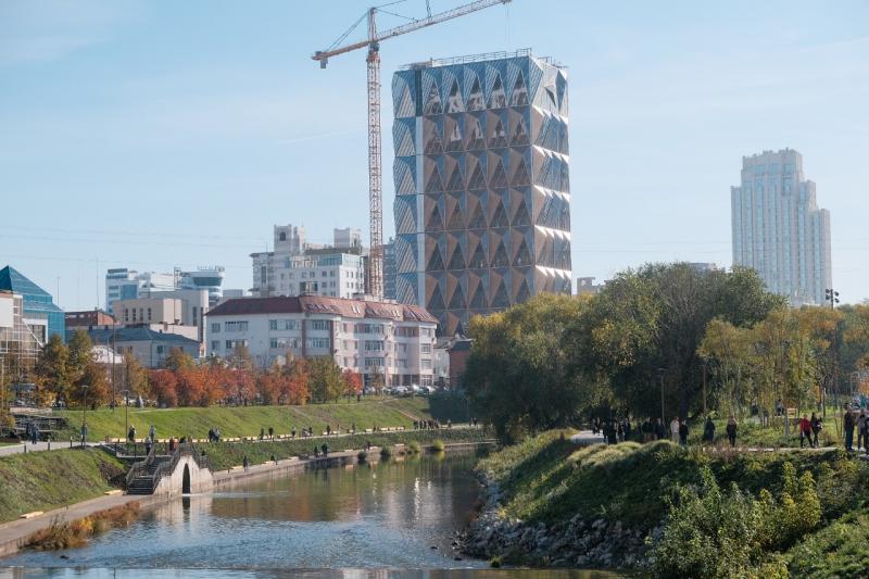 В Екатеринбурге после реконструкции открыли набережную за 130 миллионов
