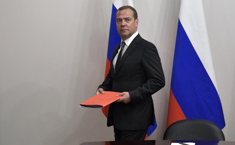 Медведев: стесняющиеся должны выйти из «Единой России»