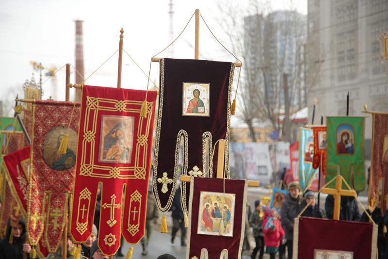 Крестный ход был приурочен к двум праздникам: Дню Казанской иконы Божией Матери и Дню народного единства