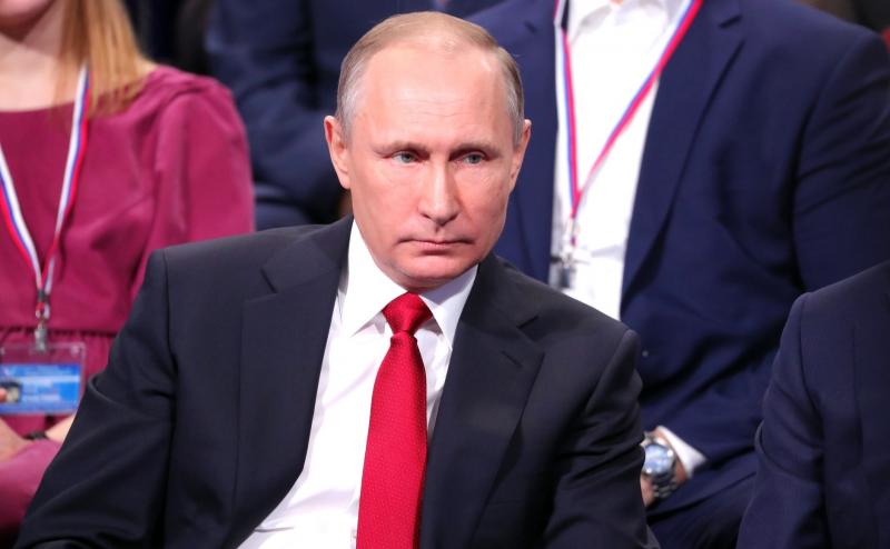 Путин призвал заменить «Википедию» в России