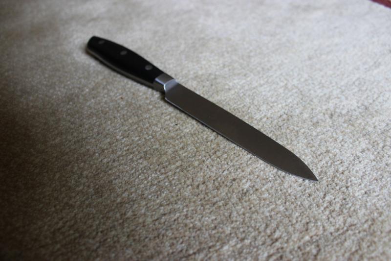 Житель Якутии получил два удара ножом от бывшей жены