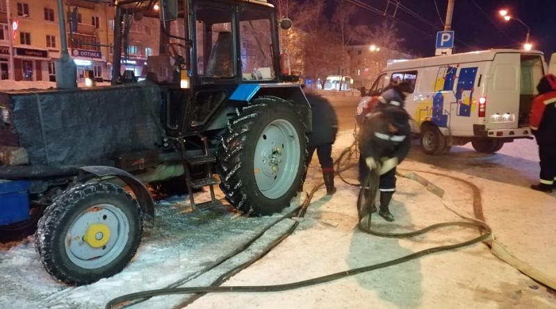 Коммунальщики Барнаула устраняют аварию на теплосетях