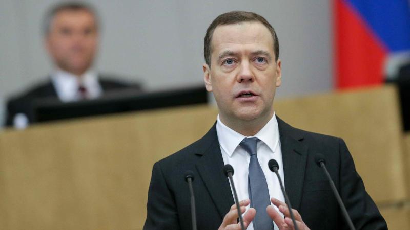 Медведев заявил, что в России дешевый интернет