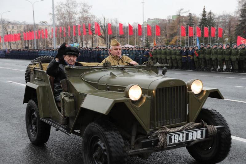 В Самаре прошел парад Памяти