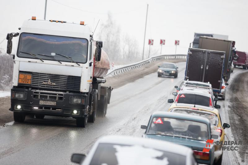 Коррективы в движение автотранспорта внес обильный снегопад