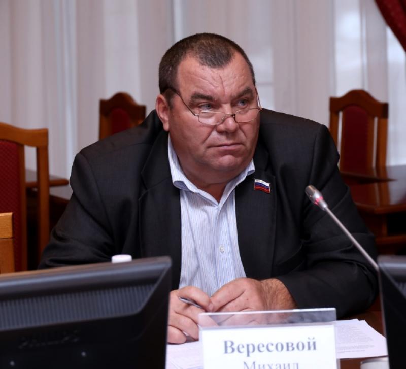 Депутат Михаил Вересовой заметил, что если в селе нет производства, то у людей нет ни работы, ни зарплаты