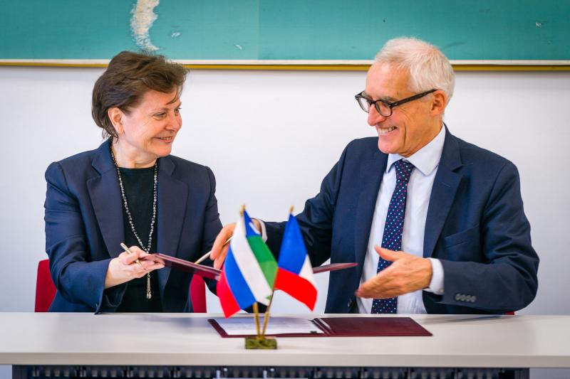 Наталья Комарова подписала соглашение о сотрудничестве с Францией