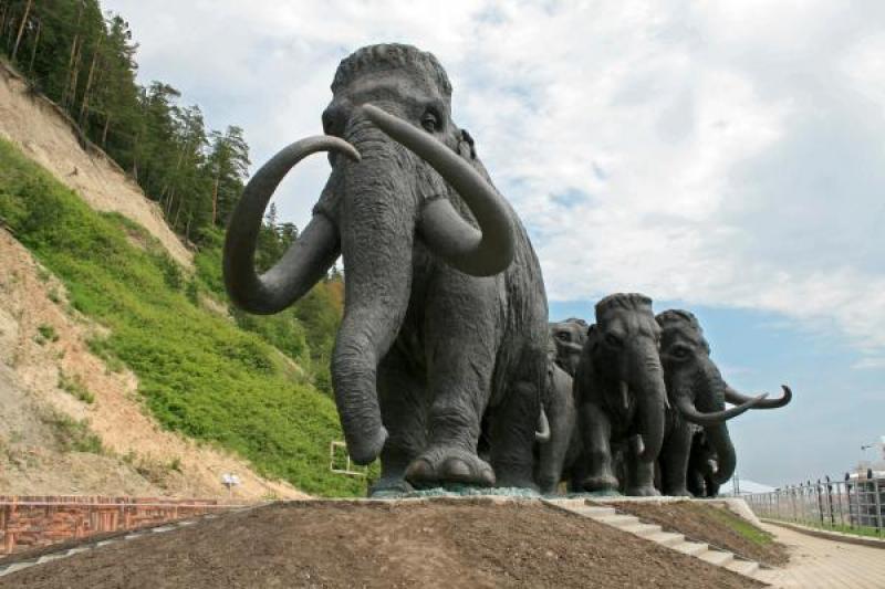 Памятник мамонтам