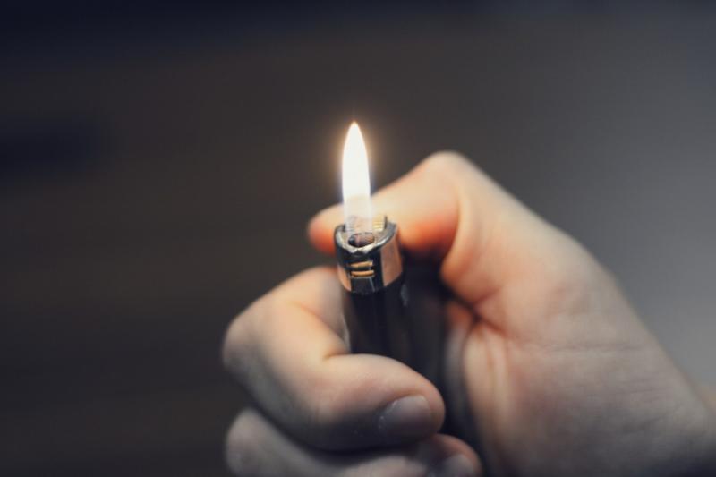 Ямальские депутаты запретили продавать подросткам зажигалки и табачные смеси