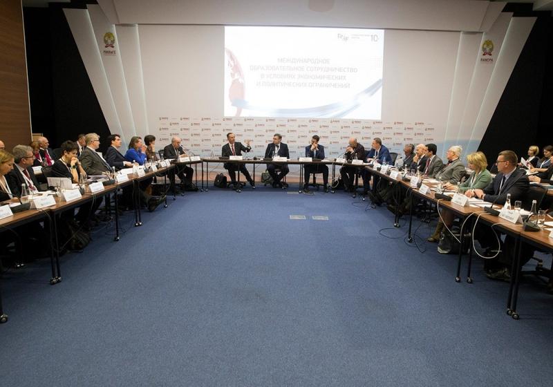 На Гайдаровском форуме выступят европейские политики