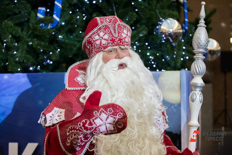 Ямальский мэр в костюме Деда Мороза развозил пассажиров