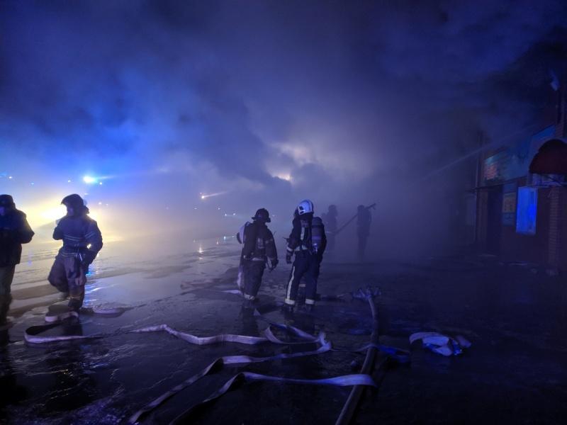 В Абакане потушен крупный пожар в торговом павильоне