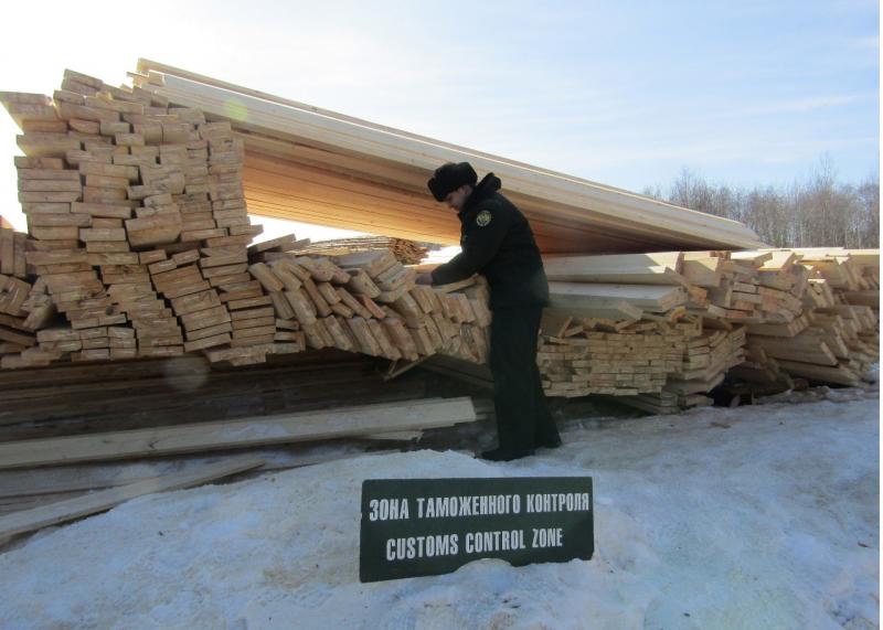Уральские таможенники и УФСБ пресекли контрабанду древесины на 10 миллионов рублей